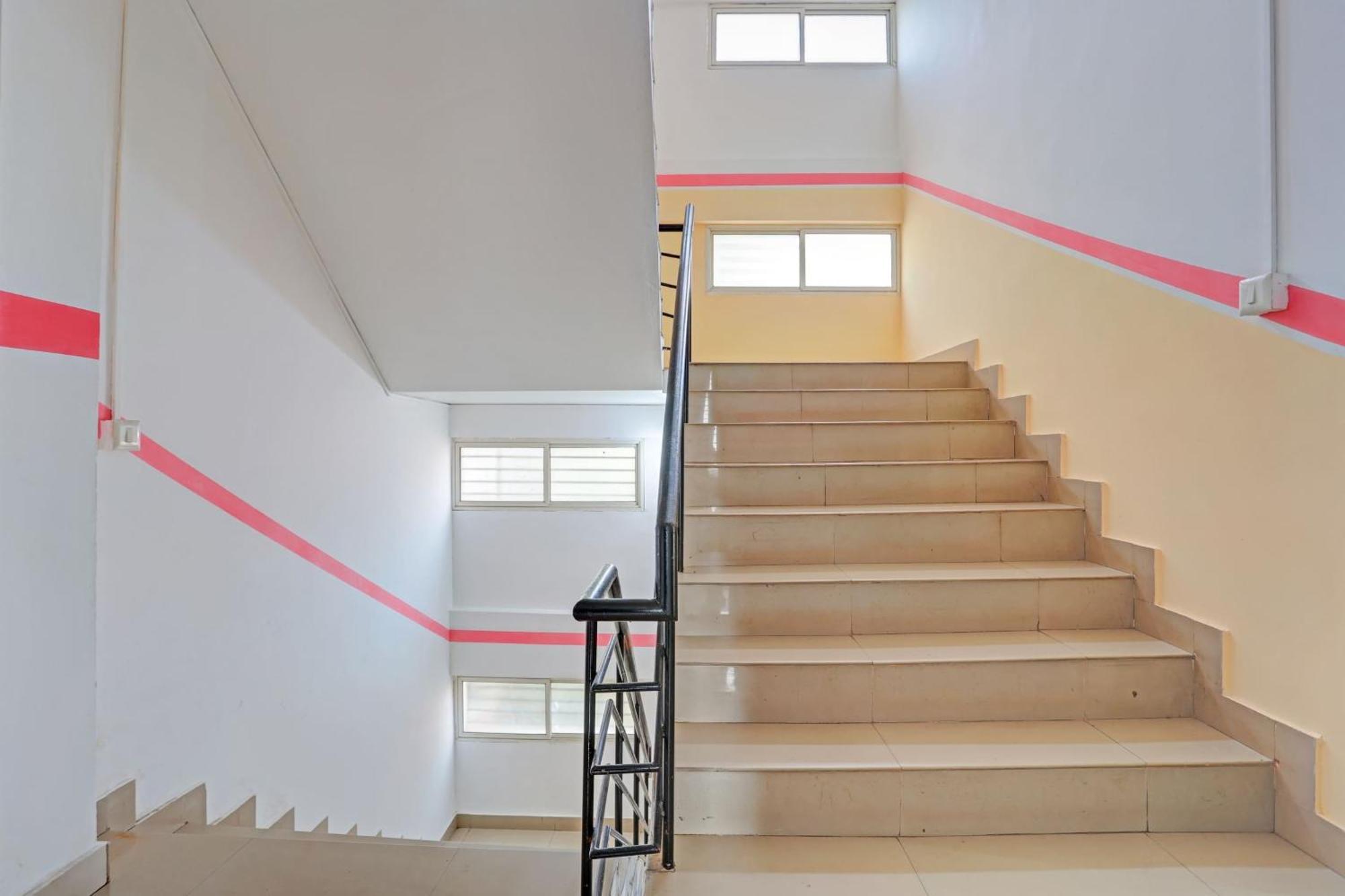 Spot On The New View Regency Hotel Thiruvananthapuram Екстериор снимка