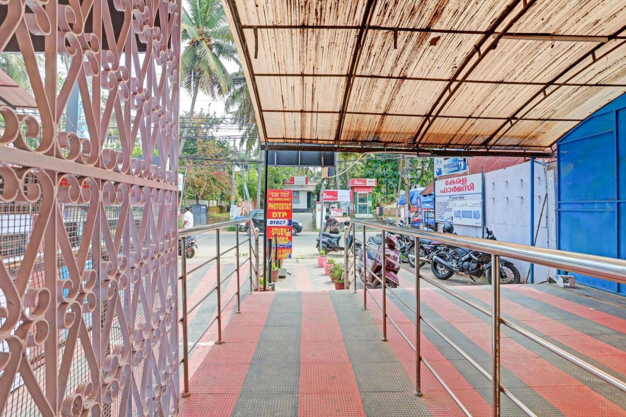 Spot On The New View Regency Hotel Thiruvananthapuram Екстериор снимка