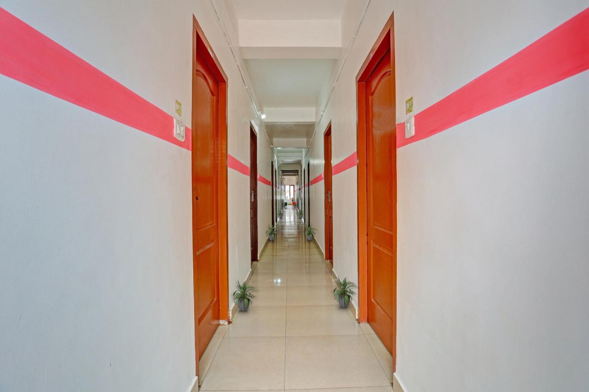 Spot On The New View Regency Hotel Thiruvananthapuram Екстериор снимка